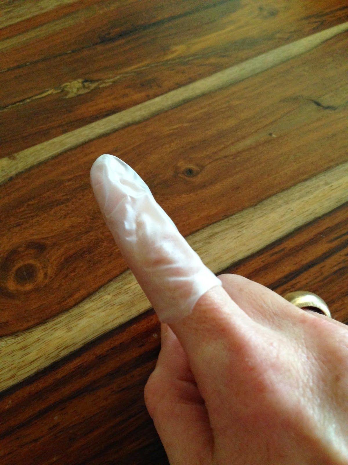 Sabertooth recommendet latex gloves condom